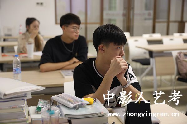 參加編導(dǎo)藝考需要多少錢?